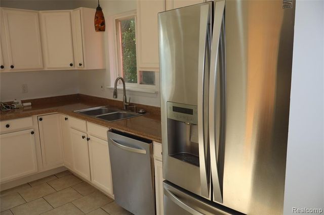 29275 Roan Drive, Warren, MI 48093