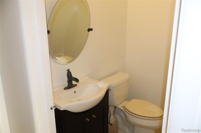 29275 Roan Drive, Warren, MI 48093