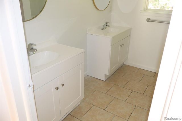 29275 Roan Drive, Warren, MI 48093