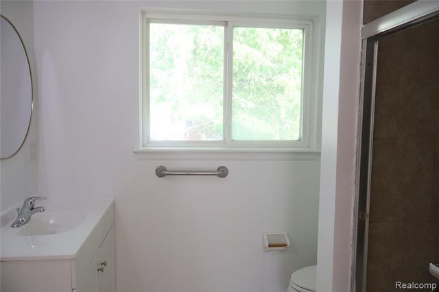 29275 Roan Drive, Warren, MI 48093