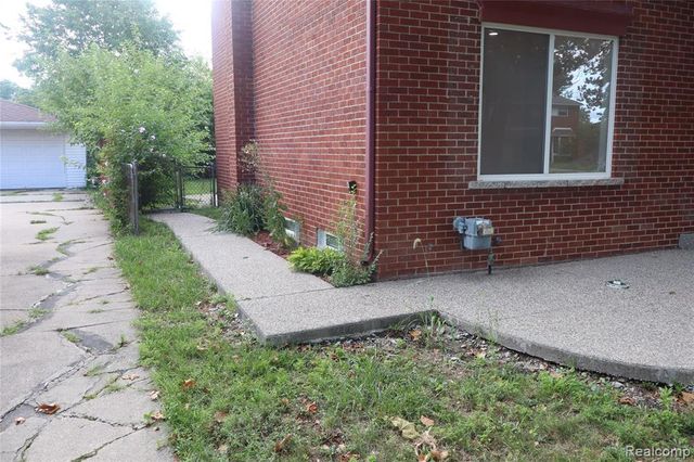 29275 Roan Drive, Warren, MI 48093