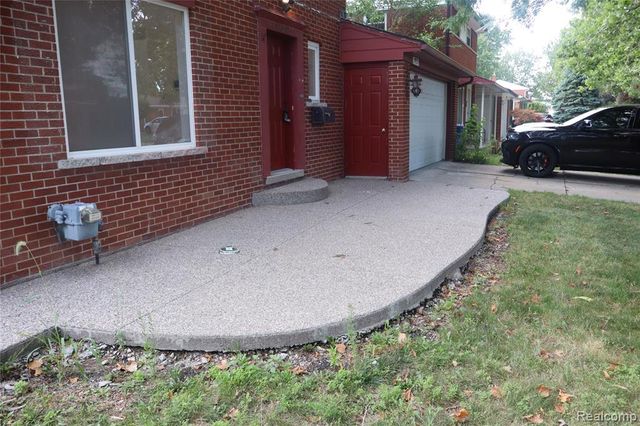 29275 Roan Drive, Warren, MI 48093