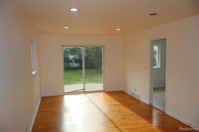 29275 Roan Drive, Warren, MI 48093