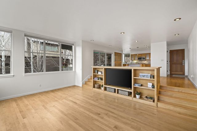 224 Volunteer Park Lane, Redmond, OR 97756