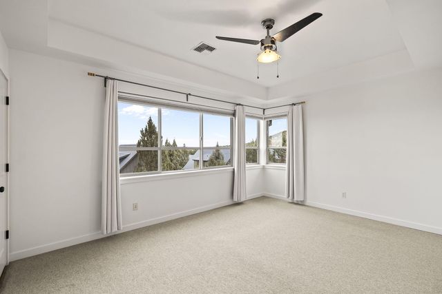 224 Volunteer Park Lane, Redmond, OR 97756