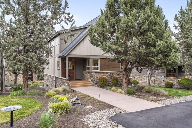 224 Volunteer Park Lane, Redmond, OR 97756