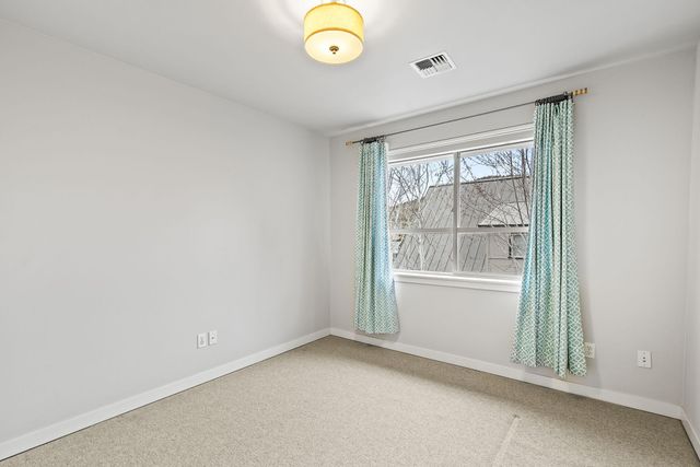 224 Volunteer Park Lane, Redmond, OR 97756