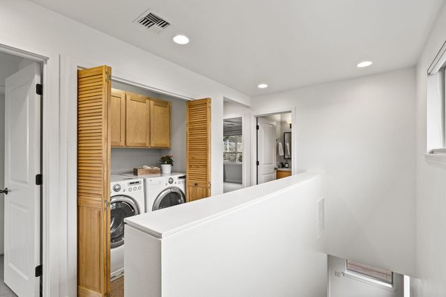 224 Volunteer Park Lane, Redmond, OR 97756