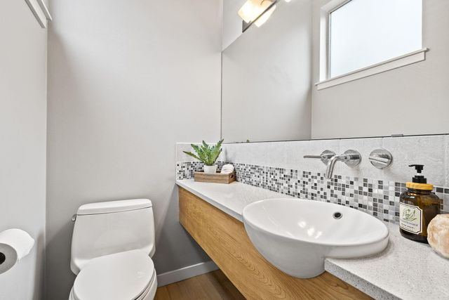 224 Volunteer Park Lane, Redmond, OR 97756