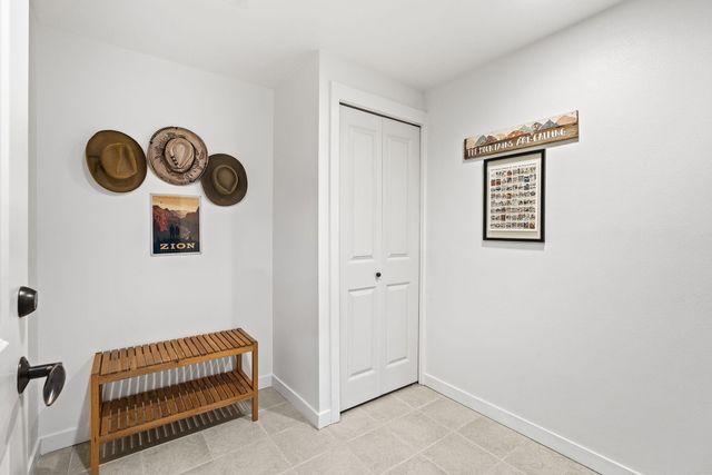 224 Volunteer Park Lane, Redmond, OR 97756