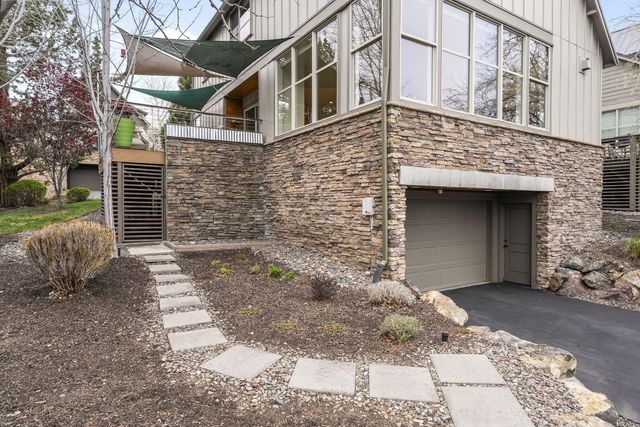 224 Volunteer Park Lane, Redmond, OR 97756