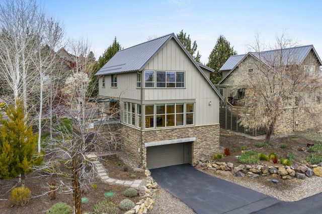 224 Volunteer Park Lane, Redmond, OR 97756