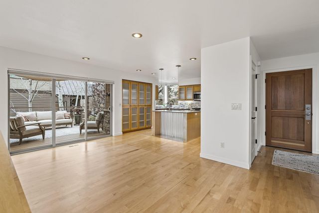 224 Volunteer Park Lane, Redmond, OR 97756