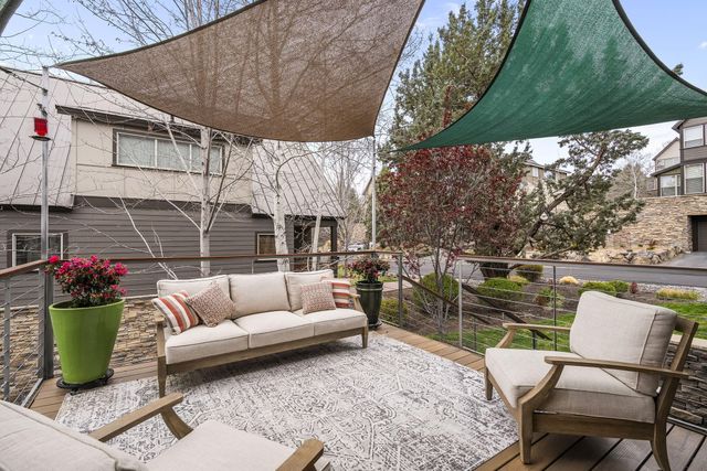 224 Volunteer Park Lane, Redmond, OR 97756