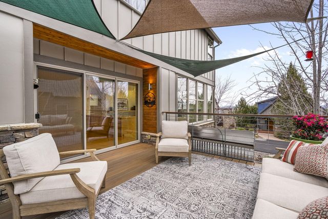 224 Volunteer Park Lane, Redmond, OR 97756