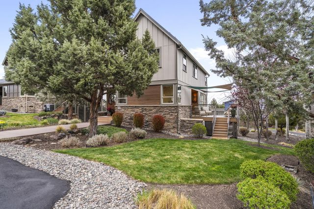 224 Volunteer Park Lane, Redmond, OR 97756