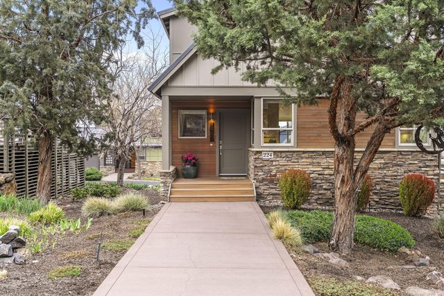 224 Volunteer Park Lane, Redmond, OR 97756