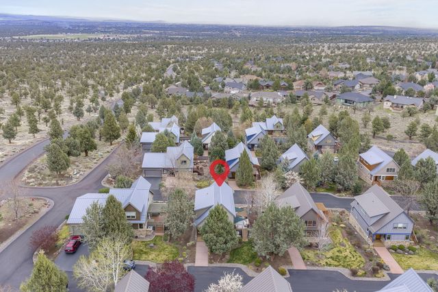 224 Volunteer Park Lane, Redmond, OR 97756