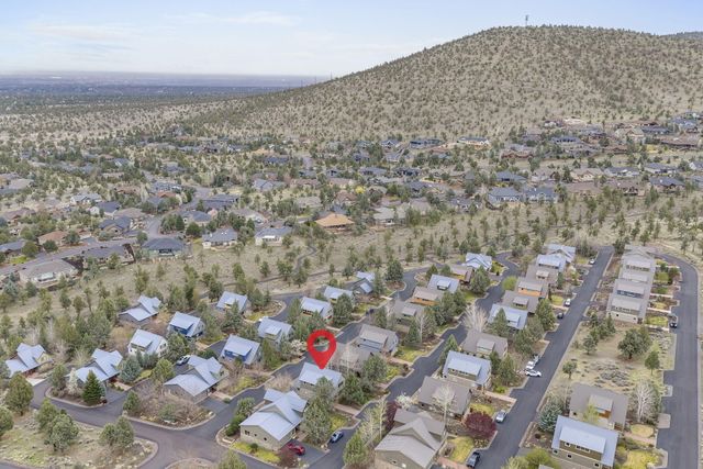 224 Volunteer Park Lane, Redmond, OR 97756