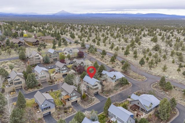 224 Volunteer Park Lane, Redmond, OR 97756