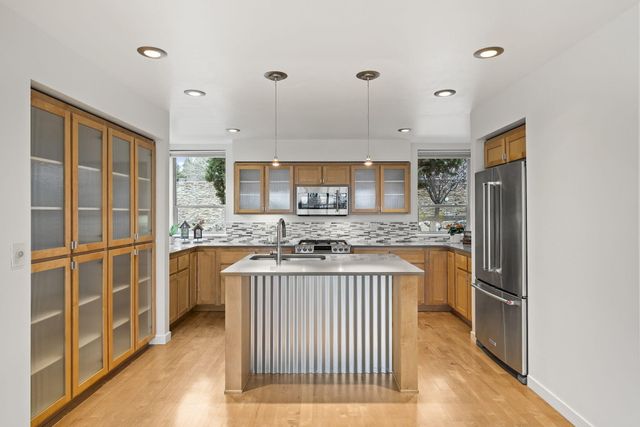 224 Volunteer Park Lane, Redmond, OR 97756