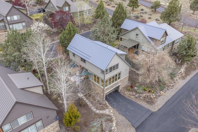 224 Volunteer Park Lane, Redmond, OR 97756