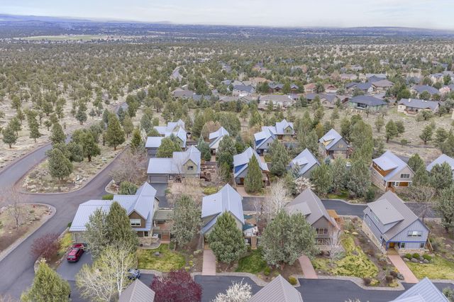 224 Volunteer Park Lane, Redmond, OR 97756