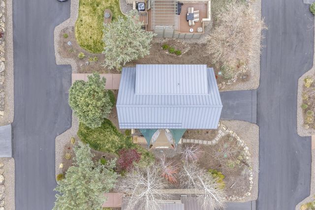 224 Volunteer Park Lane, Redmond, OR 97756