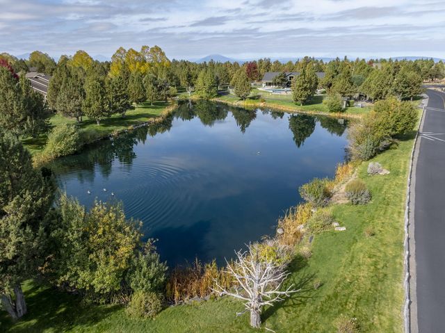 224 Volunteer Park Lane, Redmond, OR 97756