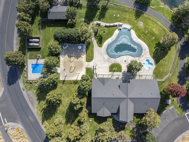 224 Volunteer Park Lane, Redmond, OR 97756