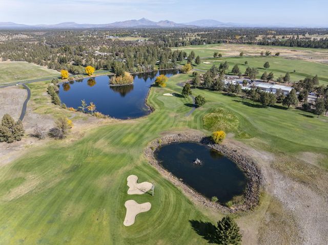 224 Volunteer Park Lane, Redmond, OR 97756