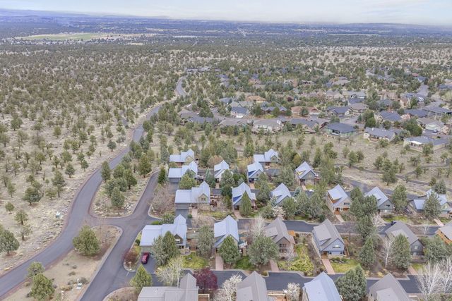 224 Volunteer Park Lane, Redmond, OR 97756