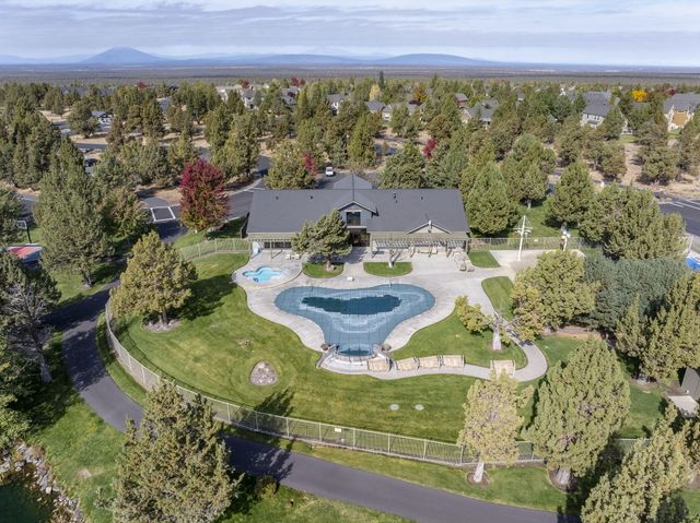 224 Volunteer Park Lane, Redmond, OR 97756