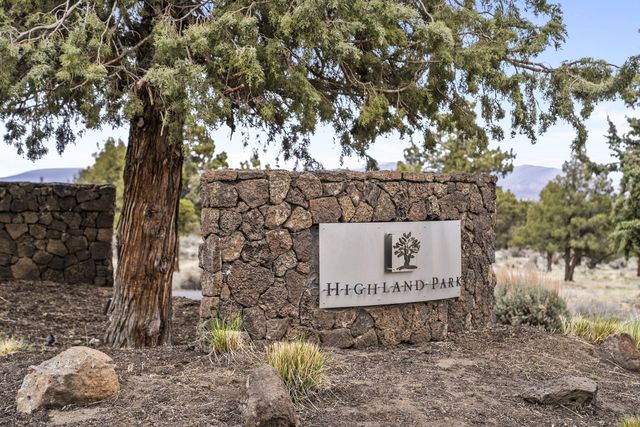 224 Volunteer Park Lane, Redmond, OR 97756