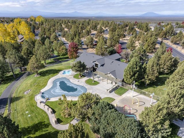 224 Volunteer Park Lane, Redmond, OR 97756