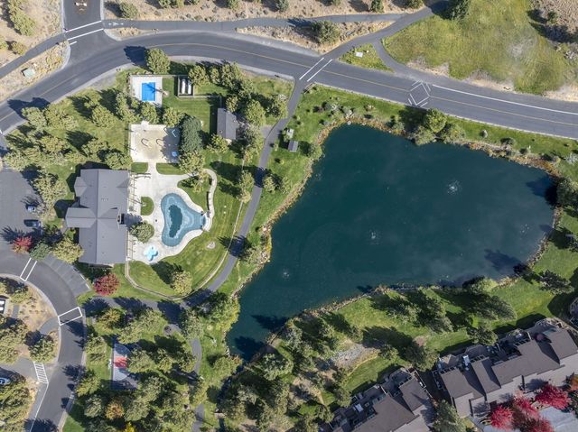 224 Volunteer Park Lane, Redmond, OR 97756