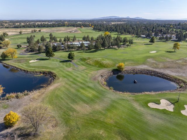 224 Volunteer Park Lane, Redmond, OR 97756