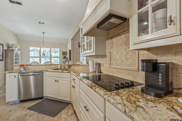 18716 Oakbrook, Tyler, TX 75703