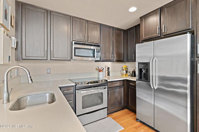 2525 COLLEGE Street 2304, Jacksonville, FL 32204