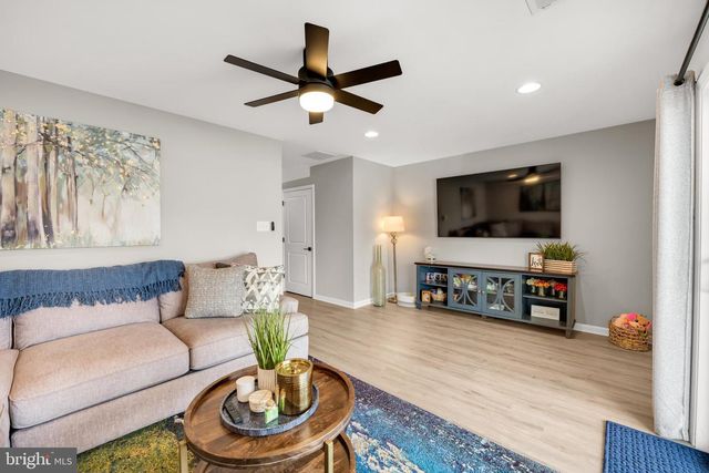 58 AVIARY RD, West Deptford, NJ 08086