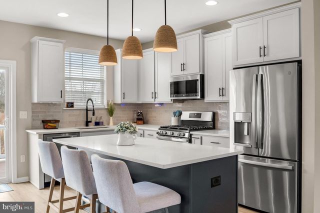 58 AVIARY RD, West Deptford, NJ 08086