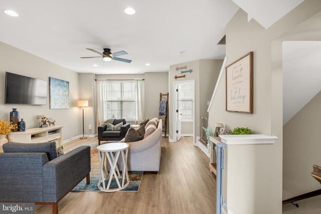 58 AVIARY RD, West Deptford, NJ 08086