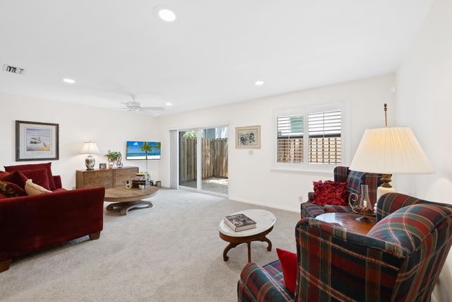 905 SE 12th Court 15, Fort Lauderdale, FL 33316