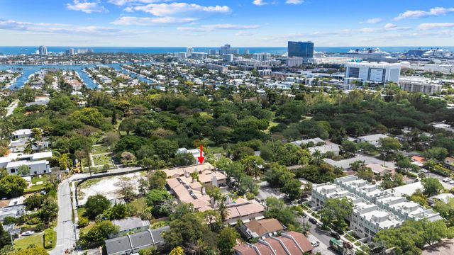 905 SE 12th Court 15, Fort Lauderdale, FL 33316