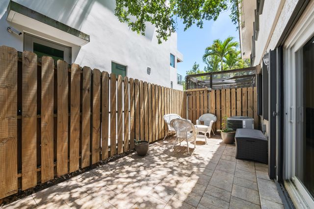 905 SE 12th Court 15, Fort Lauderdale, FL 33316