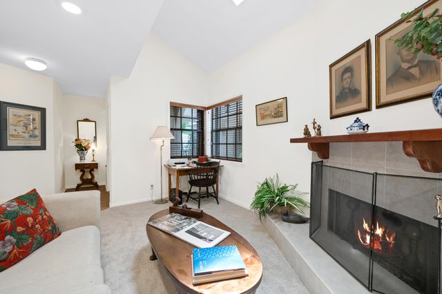 905 SE 12th Court 15, Fort Lauderdale, FL 33316