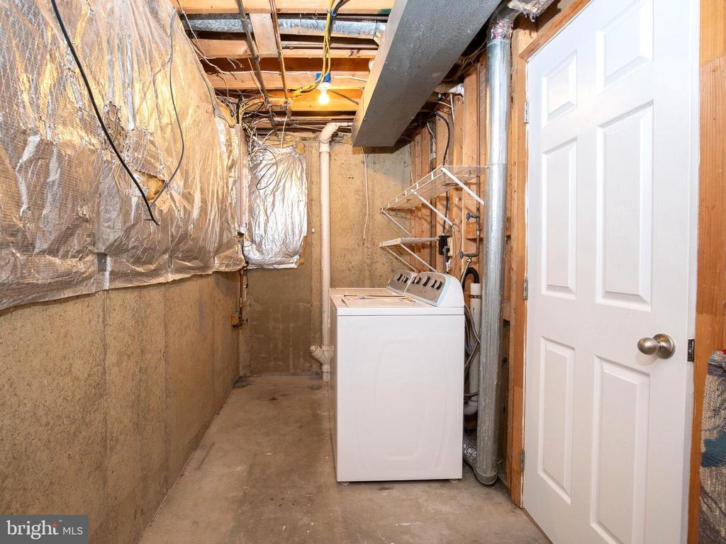 Image 19 of property listing at 114 GENTLEBROOK RD, Owings Mills, MD 21117