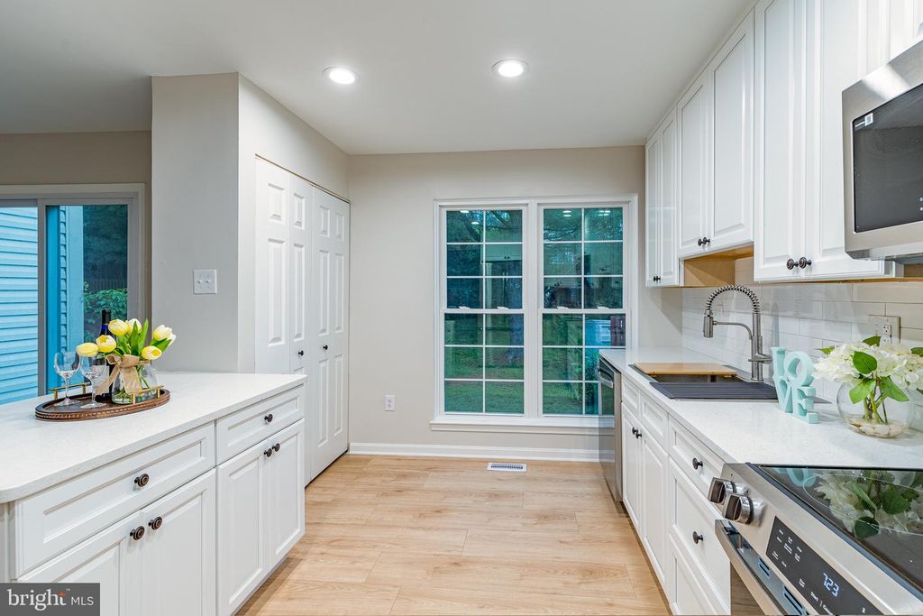 Image 5 of property listing at 114 GENTLEBROOK RD, Owings Mills, MD 21117