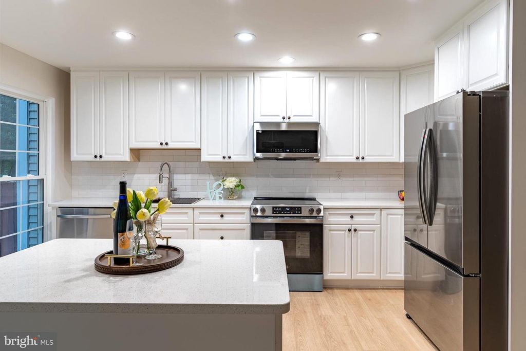 Image 6 of property listing at 114 GENTLEBROOK RD, Owings Mills, MD 21117