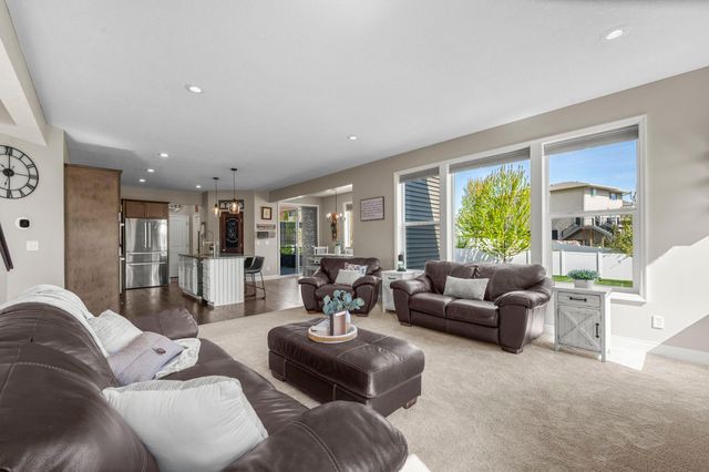 6023 158th Street W, Apple Valley, MN 55124